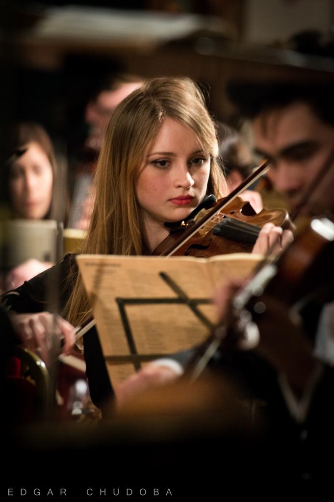 Photo of violinist