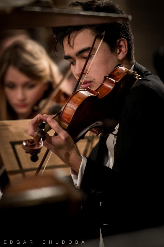 Photo of violinist