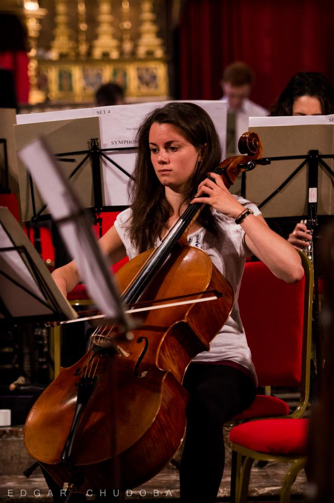 Photo of violinist